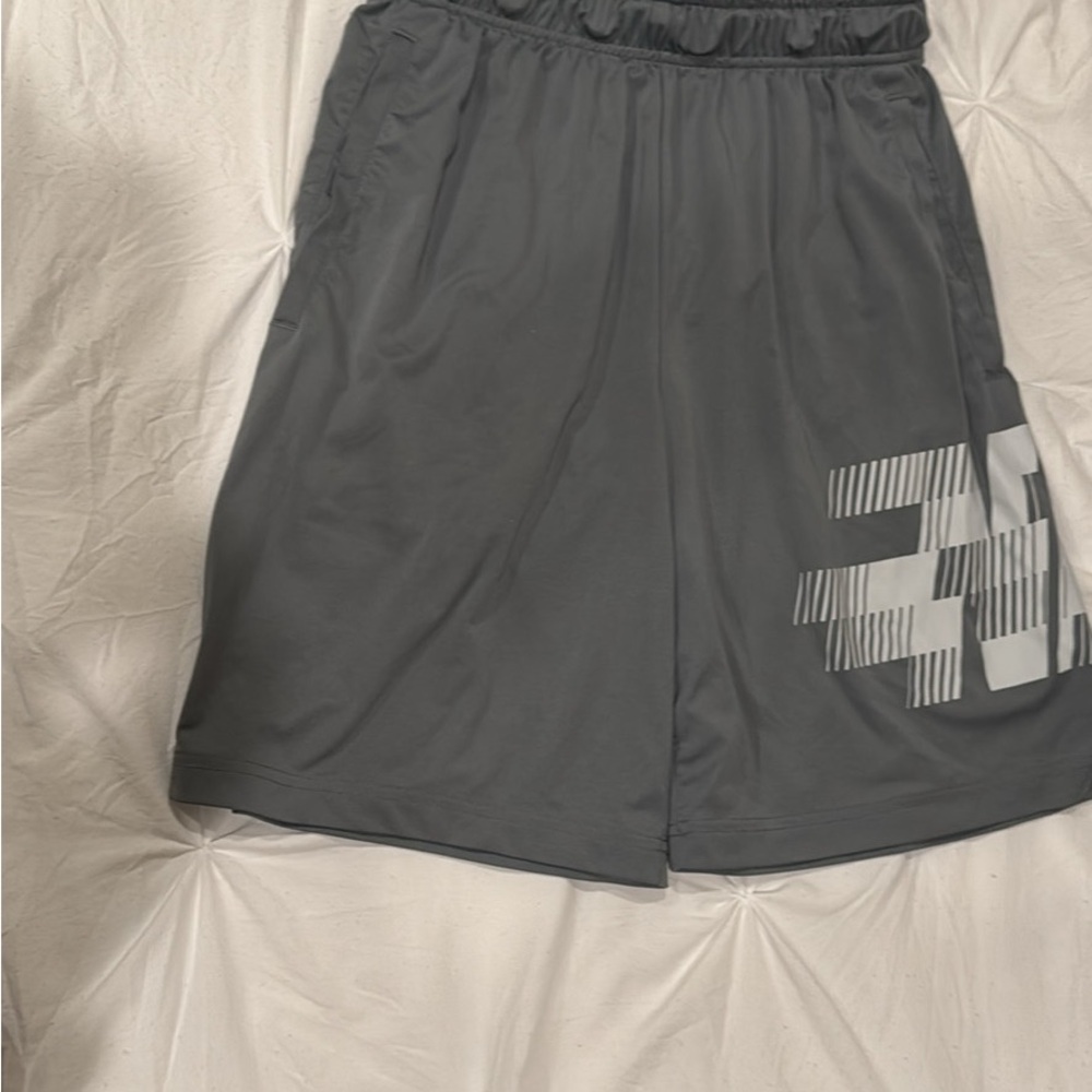 Nike Excellent like new condition Men’s Medium athletic shorts